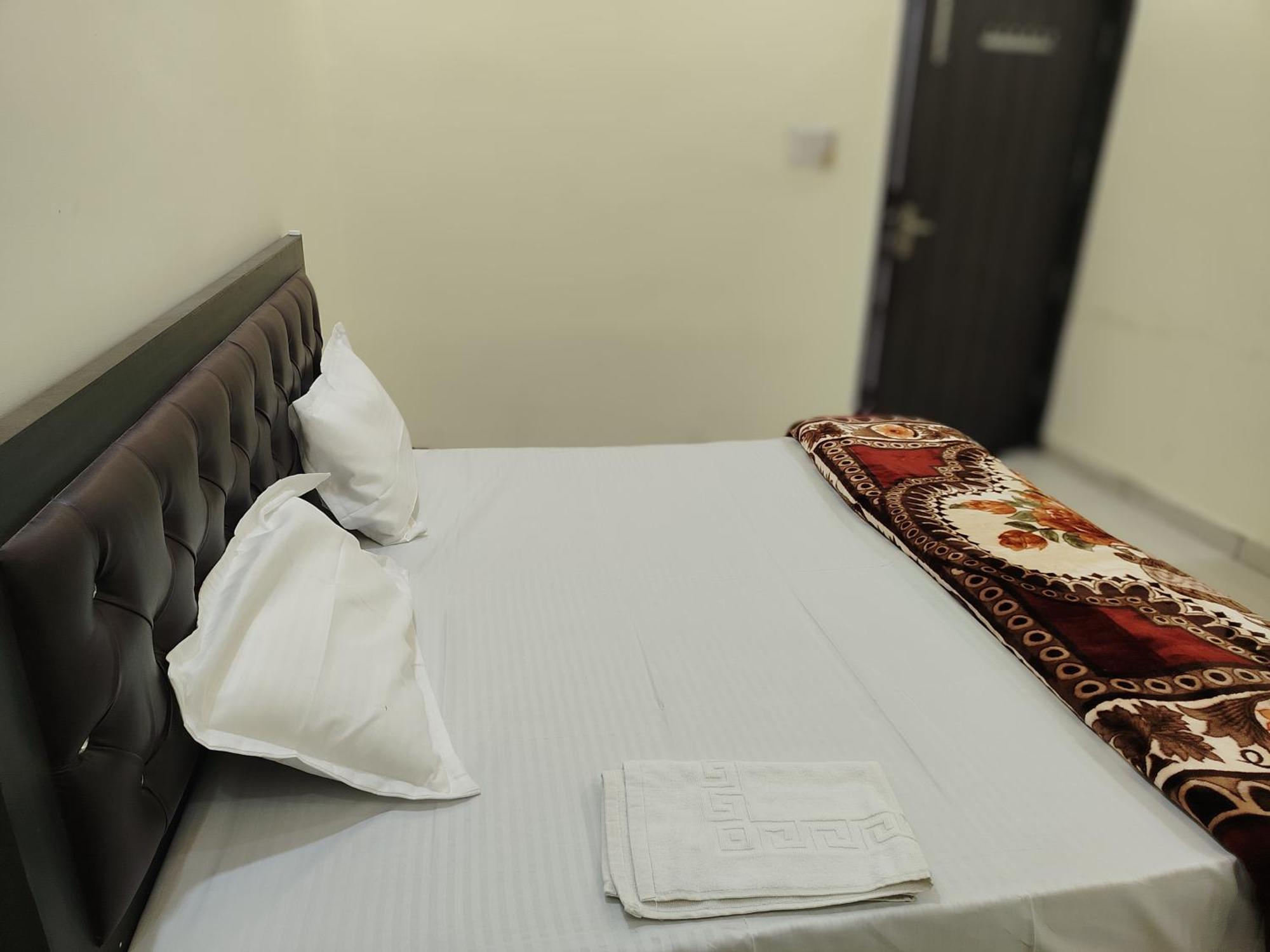 Hotel Dev International Khalilabad Eksteriør billede